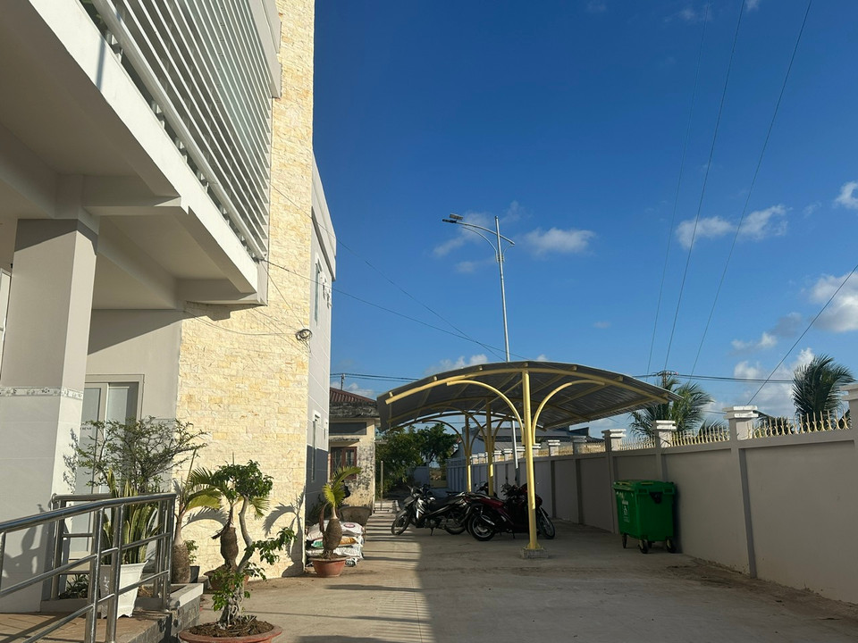 Khu vực nhà để xe tại Trạm y tế xã xã Vĩnh Hậu A. (Ảnh: T.G/Vietnam+)