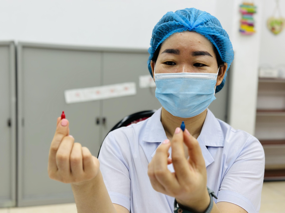 Hai loại Vitamin A cho trẻ uống. (Ảnh: Thùy Giang/Vietnam+)