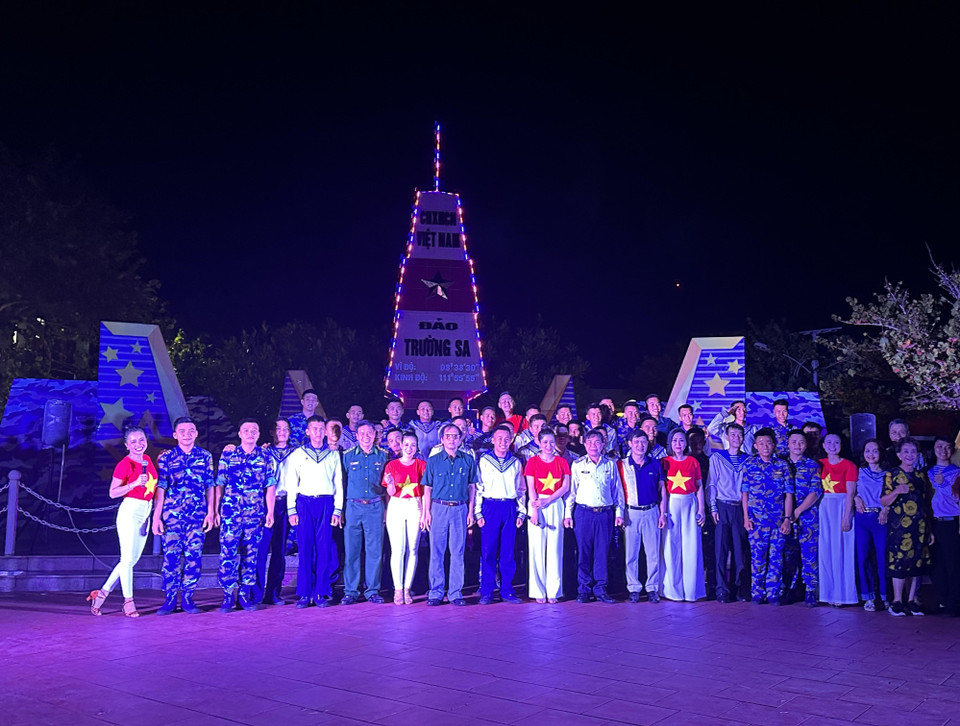 Việc tổ chức các đoàn công tác thăm Trường Sa và nhà giàn DK1 đã góp phần tiếp tục khẳng định chủ quyền của Việt Nam đối với quần đảo Trường Sa. (Ảnh: Thùy Giang/Vietnam+)