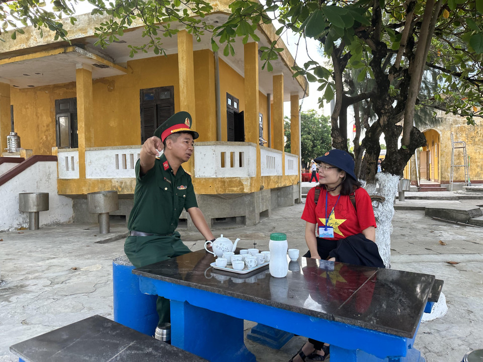 Kiều bào ở khắp nơi trên thế giới có cơ hội để đi nhiều hơn, tìm hiểu sâu hơn về đất nước mình, đặc biệt là về biển đảo quê hương.(Ảnh: Thùy Giang/Vietnam+)