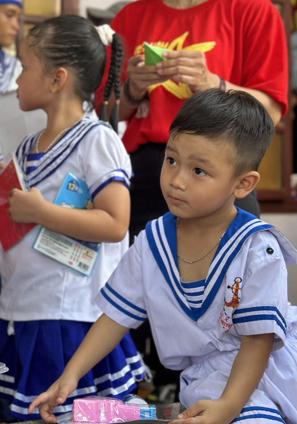 Một “chú hải quân nhí”. (Ảnh: Thùy Giang/Vietnam+)