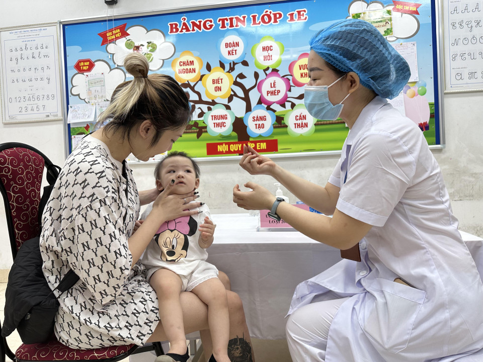 Đối tượng được bổ sung vitamin A là trẻ từ 6 đến 35 tháng tuổi. (Ảnh: Thùy Giang/Vietnam+)