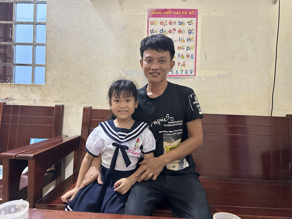 Trên đảo Trường Sa lớn có nhiều hộ dân, một số trẻ em sinh ra ngay trên đảo và trong giấy khai sinh cũng ghi rõ nơi sinh là Trường Sa. (Ảnh: Thùy Giang/Vietnam+)