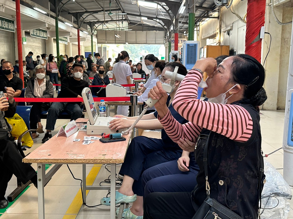 Hiện nay, số người mắc bệnh bệnh phổi tắc nghẽn mạn tính trong cộng đồng rất lớn. (Ảnh: T.G/Vietnam+)