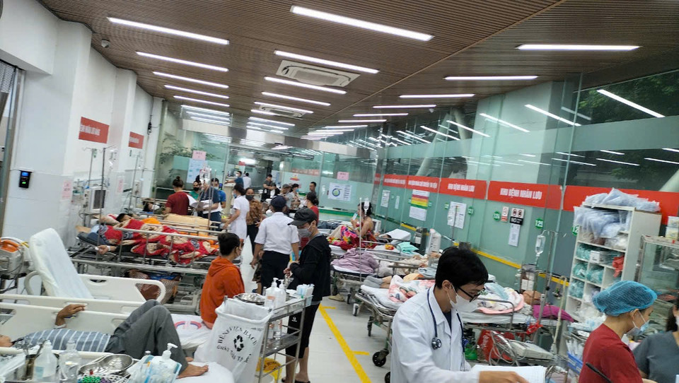 Ngày 7/9, Bệnh viện Bạch Mai tiếp nhận gần 700 bệnh nhân nhập viện. (Ảnh: PV/Vietnam+)