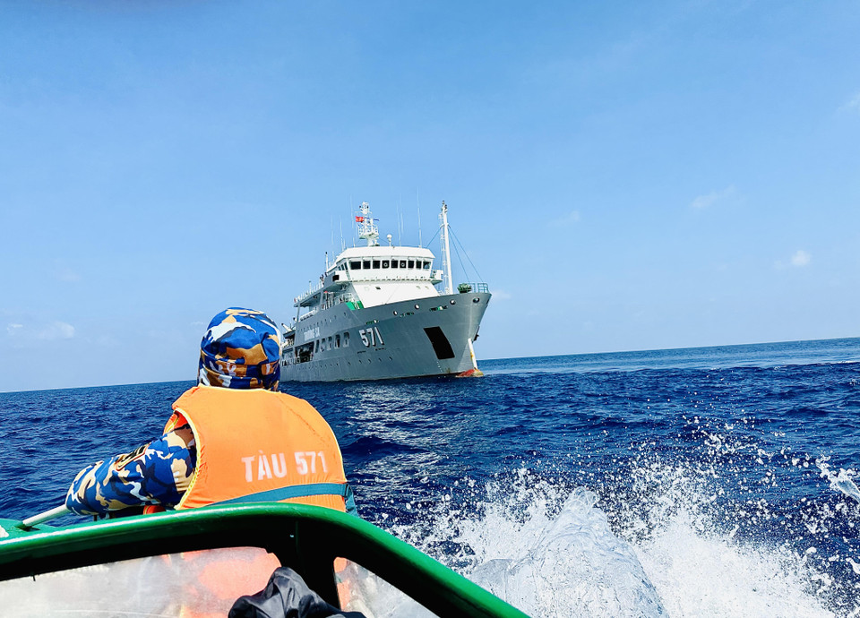 Hải quân Việt Nam hiện nay đã có đủ 5 thành phần lực lượng chiến đấu là: Tàu mặt nước; Tàu ngầm; Không quân Hải quân, Pháo binh-Tên lửa bờ; Hải quân đánh bộ-Đặc công Hải quân và các lực lượng phục vụ bảo đảm hậu cần, kỹ thuật, nghiên cứu khoa học kỹ thuật quân sự hải quân. (Ảnh: Thùy Giang/Vietnam+)