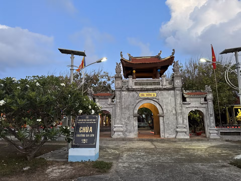 Quang cảnh Chùa Trường Sa lớn. (Ảnh: Thùy Giang/Vietnam+)