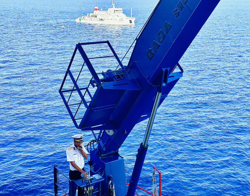 Nhà giàn đóng quân trên biển khơi, xa với đất liền, khí hậu và thời tiết khắc nghiệt nên cán bộ chiến sỹ gặp nhiều khó khăn, nhất là mùa sóng to, gió lớn. (Ảnh: Thùy Giang/Vietnam+)