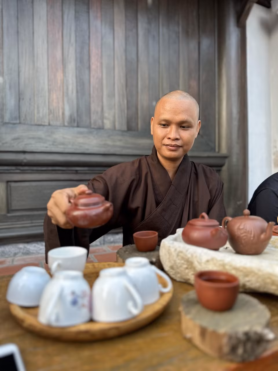 Đại đức Thích Lệ Quang (Chùa Long Sơn, Nha Trang) trụ trì Chùa Sinh Tồn Đông. (Ảnh: Thùy Giang/Vietnam+)