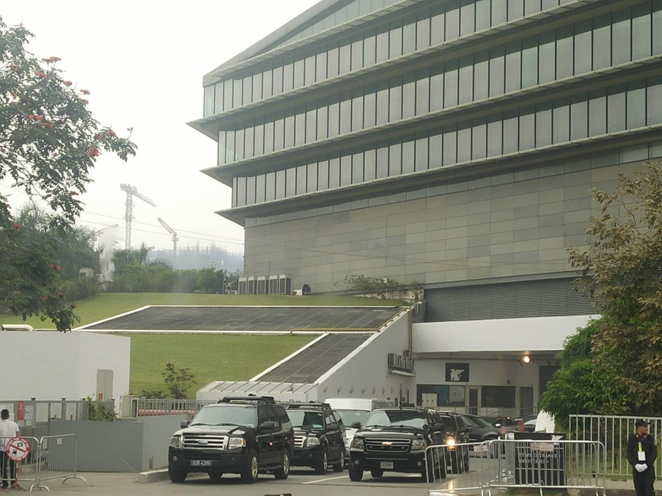 Những đoàn xe đã sẵn sàng để chờ xuất phát. (Ảnh: Sơn Bách/Vietnam+)