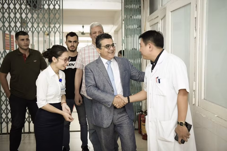 Đại sứ Saadi Salama kêu gọi hãy chung tay vì sự phát triển của phong trào hiến máu. (Ảnh: PV/Vietnam+)