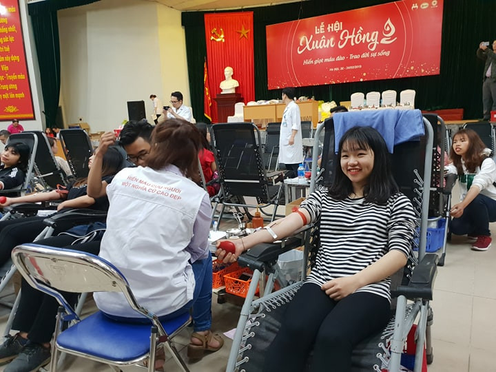 Theo thông tin từ Ban tổ chức, đã tiếp nhận được 1.550 đơn vị máu. (Ảnh: PV/vietnam+)