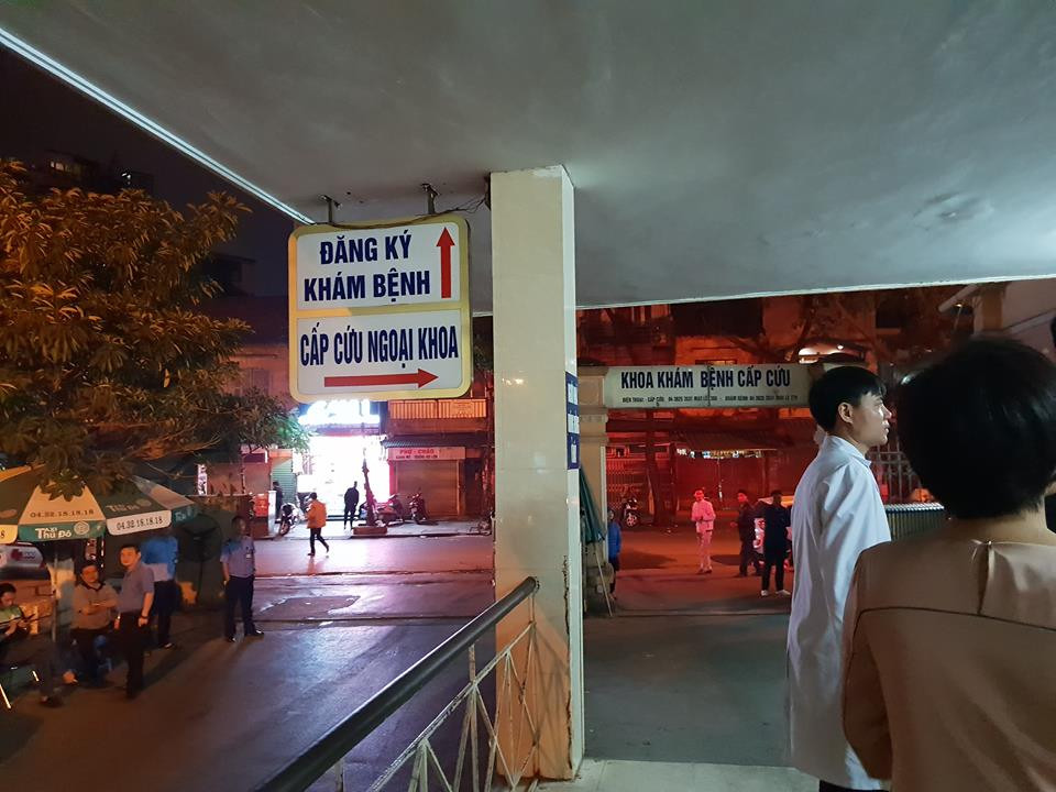 Các bác sỹ Khoa Cấp cứu 'căng mình' cứu chữa bệnh nhân những ngày Tết. (Ảnh: T.G/Vietnam+)