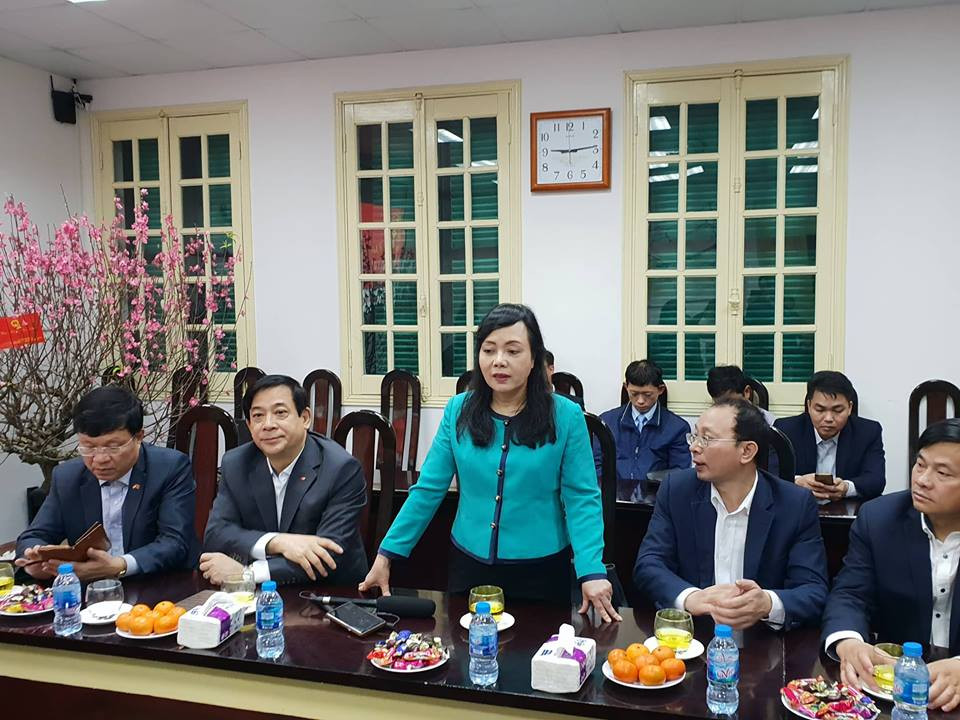 Bộ trưởng Bộ Y tế chúc tết các y bác sỹ Bệnh viện Hữu nghị Việt Đức. (Ảnh: T.G/Vietnam+)