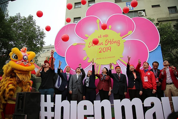 Hoạt động thả bóng bay tại ngày hội. (Ảnh: PV/Vietnam+)