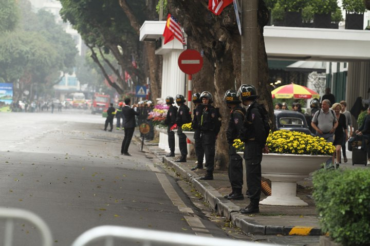 Lực lượng an ninh canh gác nghiêm ngặt. (Ảnh: Sơn Bách/Vietnam+)