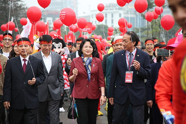 Phó Chủ tịch nước tham dự Lễ diễu hành. (Ảnh: PV/Vietnam+)