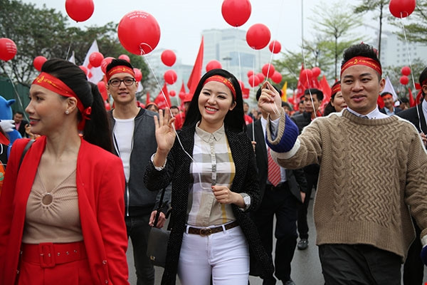 Nhiều nghệ sỹ nổi tiếng cũng tham gia như ca sỹ Tùng Dương. (Ảnh: PV/Vietnam+)