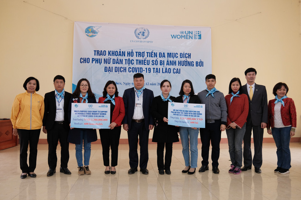 Trong trường hợp một số người dân không thể có mặt tại buổi cấp phát, khoản hỗ trợ sẽ được gửi tận nơi đến các hộ gia đình qua đường bưu điện. (Ảnh: PV/Vietnam+)