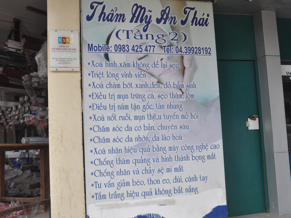 Một cơ sở thẩm mỹ 'nhanh tay' xóa các nội dung 'nhạy cảm.' (Ảnh: Thùy Giang/Vietnam+)