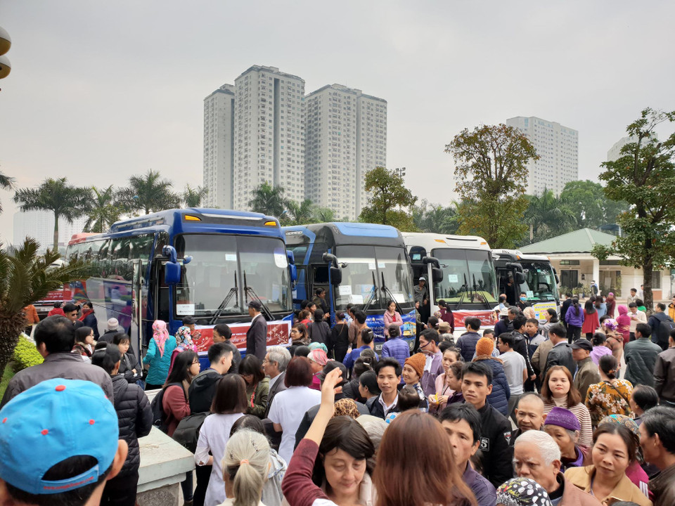 “Chuyến xe yêu thương” là chương trình do với Bệnh viện K phối hợp với Quỹ Hỗ trợ bệnh nhân ung thư - Ngày mai tươi sáng. (Ảnh: T.G/Vietnam+)