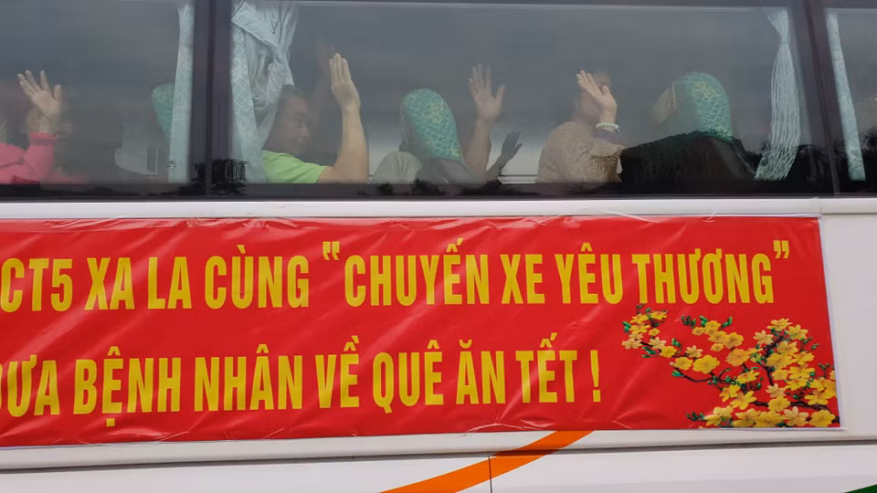 Những chuyến xe yêu thương miễn phí sẽ khởi hành từ Bệnh viện K cơ sở Tân Triều đi các tỉnh. (Ảnh: T.G/Vietnam+)