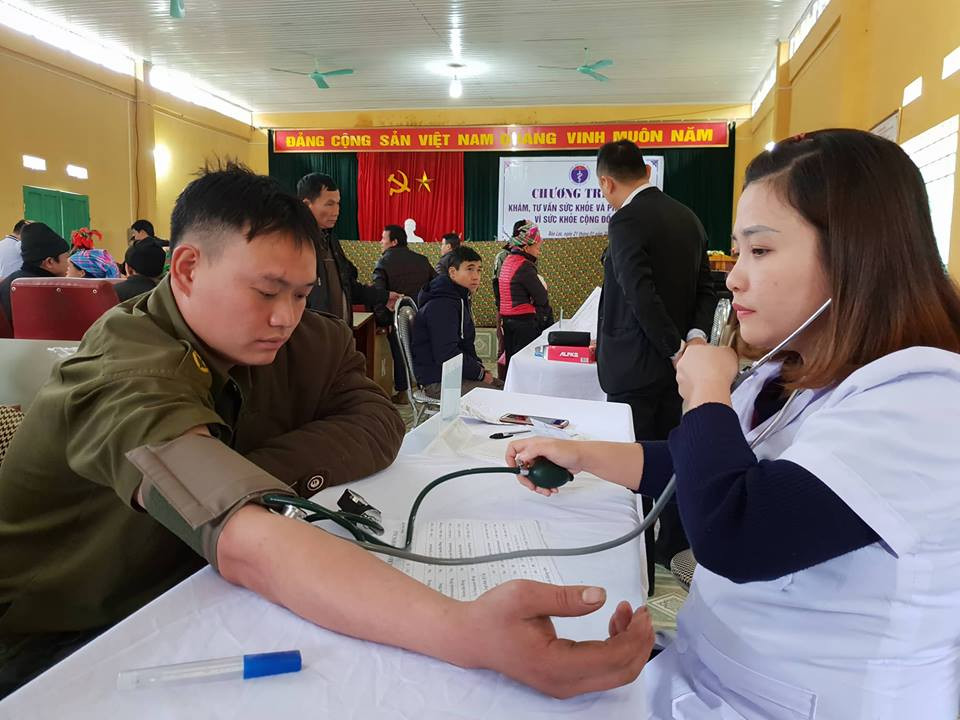  Các bác sỹ đã tiến hành khám sàng lọc, siêu âm tổng quát cho khoảng 300 người dân. (Ảnh: T.G/Vietnam+)