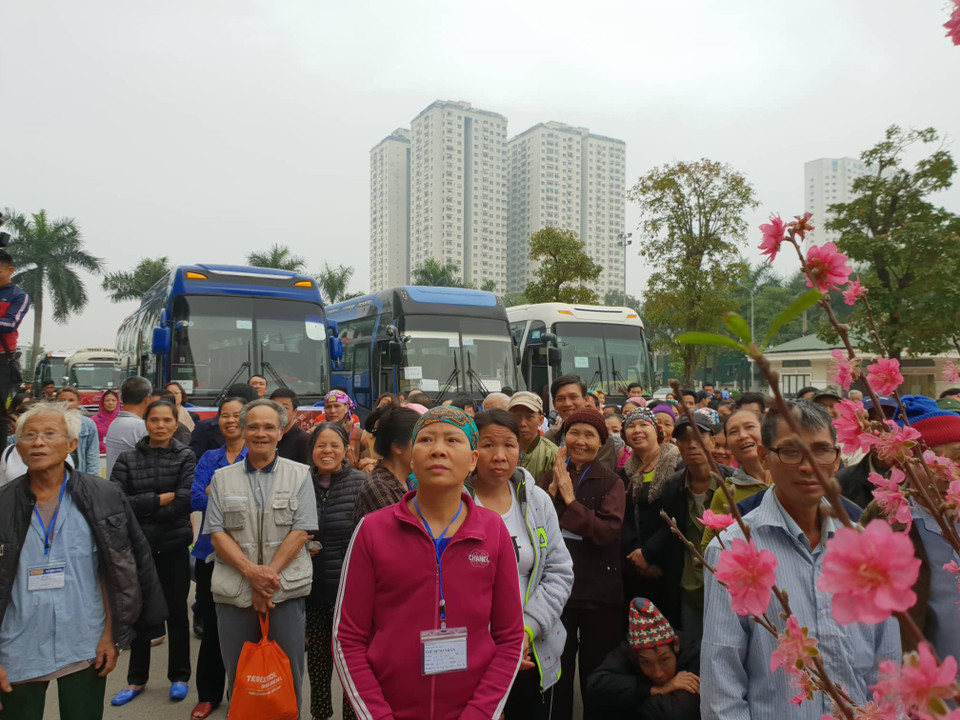 Người bệnh hồ hởi được về quê đón Tết. (Ảnh: T.G/Vietnam+)