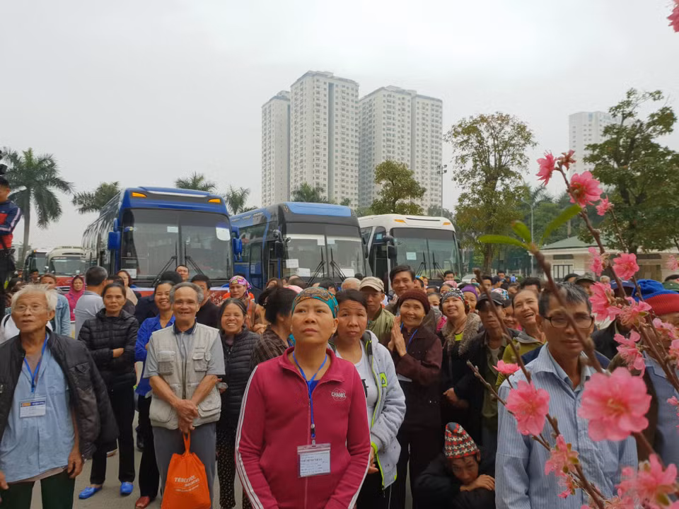 Người bệnh hồ hởi được về quê đón Tết. (Ảnh: T.G/Vietnam+)