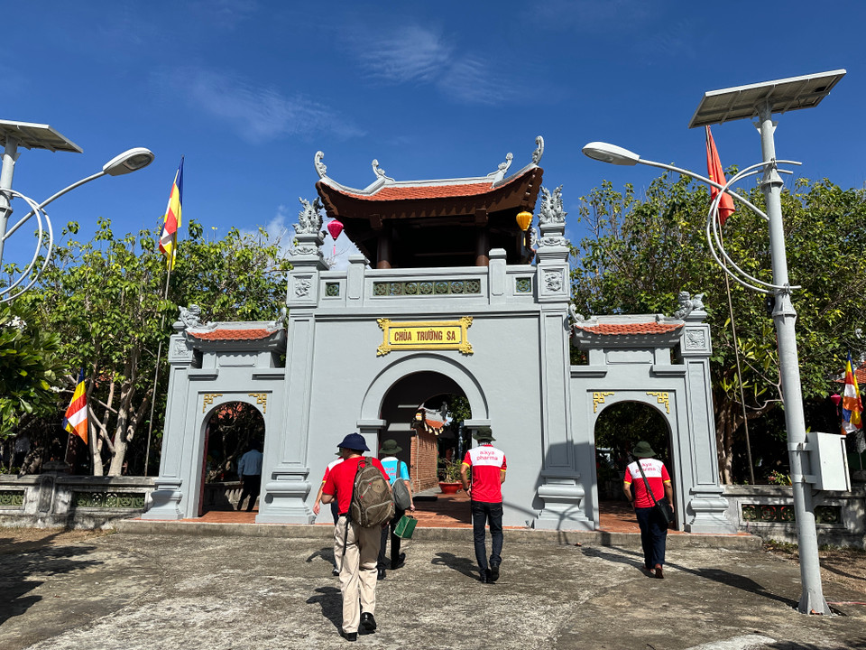 Chùa Trường Sa lớn nằm ở vị trí trung tâm của đảo. (Ảnh: PV/Vietnam+)