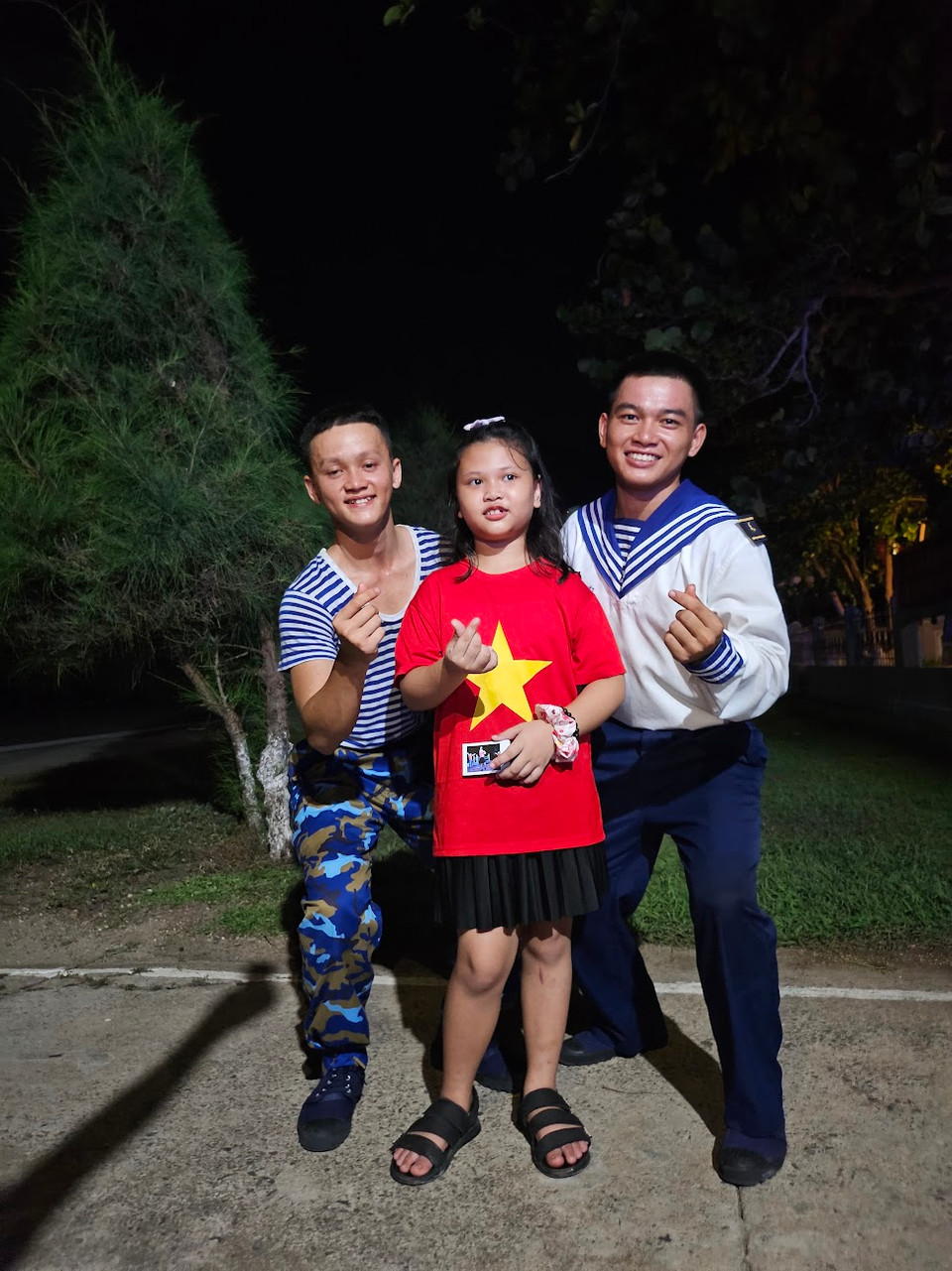 Ở huyện đảo Trường Sa, tỉnh Khánh Hòa có nhiều hộ dân sinh sống, nhiều trẻ em cũng chào đời và có cuộc sống hồn nhiên bên gia đình và các cán bộ chiến sĩ trên các đảo.(Ảnh: Thu Minh/Vietnam+)