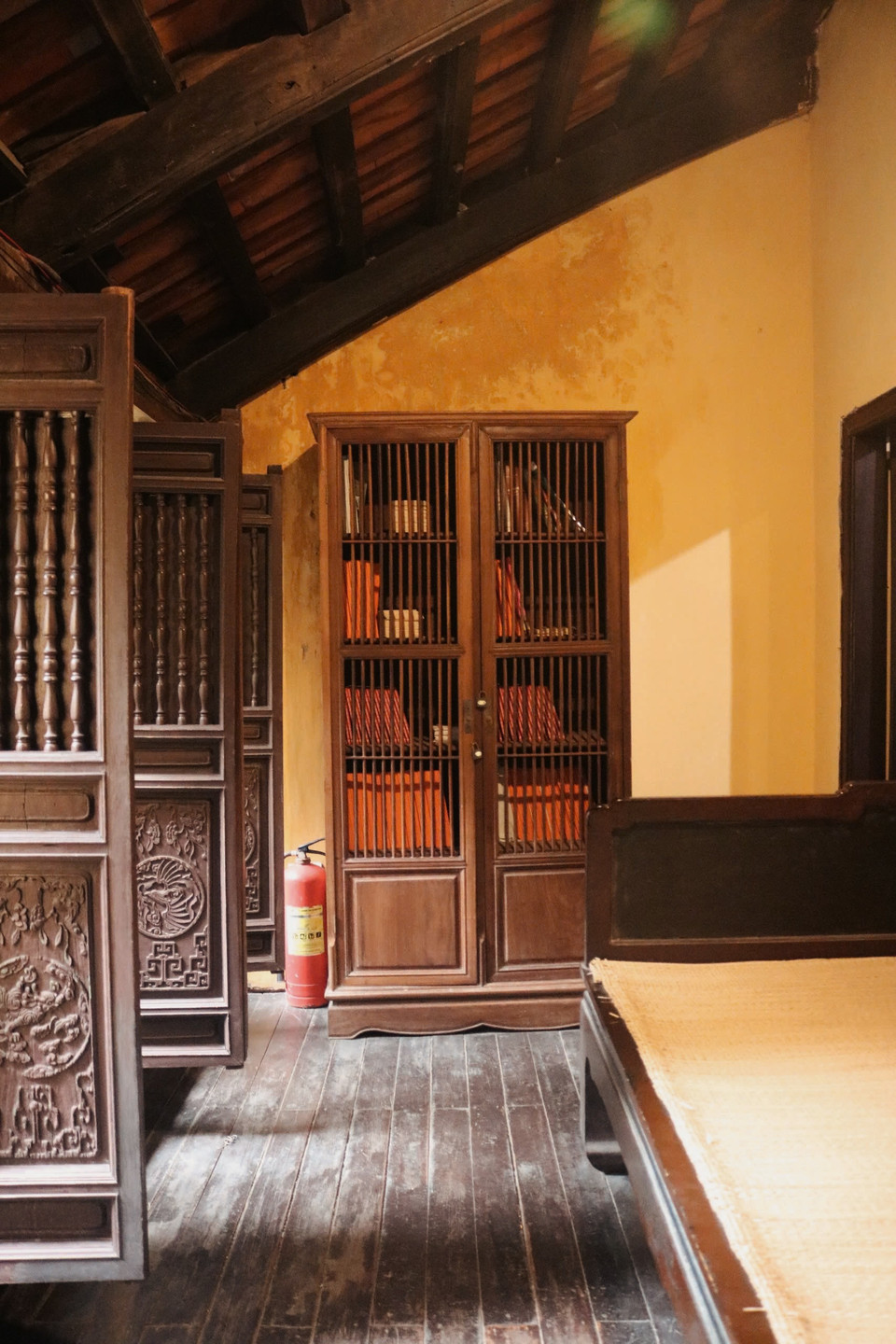 Không gian tiếp theo của tầng 2 là khu vực gia chủ ngồi chơi uống trà ngâm thơ. Đây cũng là nơi ông bà dạy con cháu học. (Ảnh: Q.C/Vietnam+)