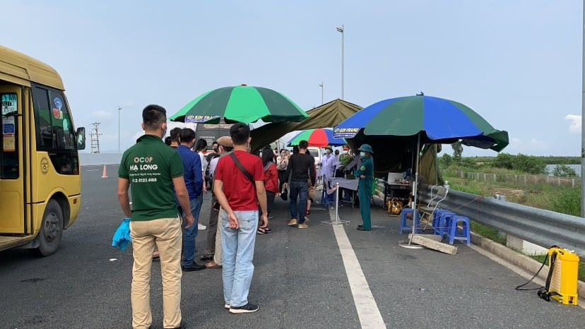 Trên 62.000 lượt người kiểm tra qua các chốt trạm. (Ảnh: Thuỳ Giang/Vietnam+)