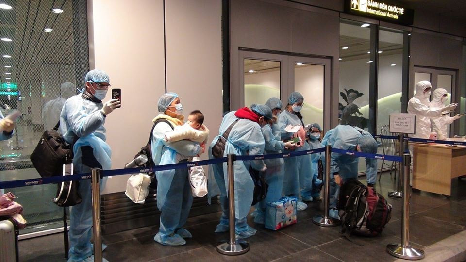 Các lực lượng chức năng tại tỉnh Quảng Ninh đã tổ chức đón tuyệt đối an toàn 160 khách. (Ảnh: Vietnam+)