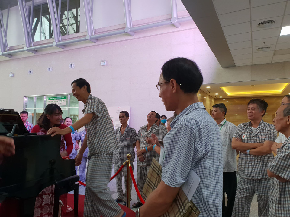 Những tiếng đàn Piano được các nghệ sỹ biểu diễn một ngày hai buổi. (Ảnh: T.G/Vietnam+)