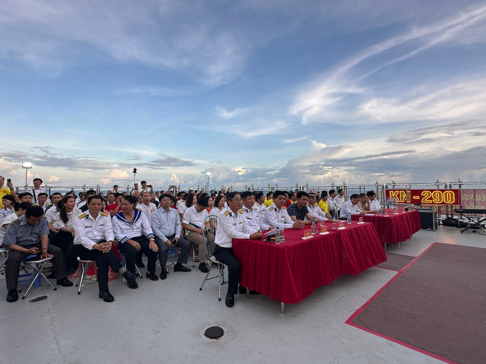 Nhiều hoạt động được tổ chức trên boong tàu. (Ảnh: T.G/Vietnam+)
