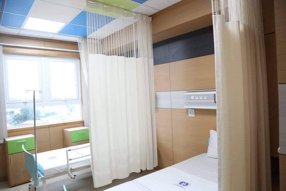 Các giường bệnh tại Trung tâm sản Nhi được đầu tư khép kín đồng bộ. (Ảnh: PV/Vietnam+)