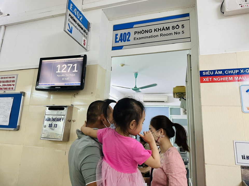 Chăm sóc mắt cho trẻ em đúng cách để trẻ không mắc các tật khúc xạ. (Ảnh: T.G/Vietnam+)