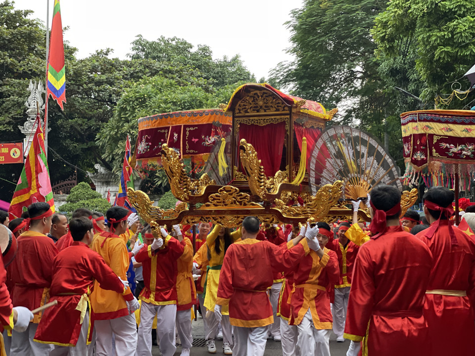 Kiệu Đức Thành Hoàng - Ả Lã Đê Nương người có công lập ấp Vạn Bảo, truyền đức, truyền chữ, truyền nghề cho dân. (Ảnh: PV/Vietnam+)