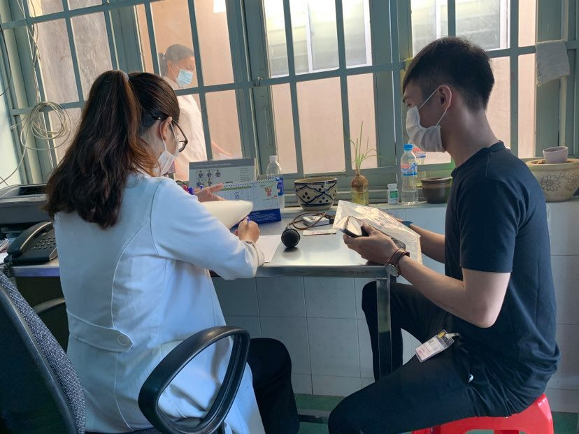 Một trường hợp MSM đến khám tại Trung tâm Y tế Thuận An. (Ảnh: T.G/Vietnam+)