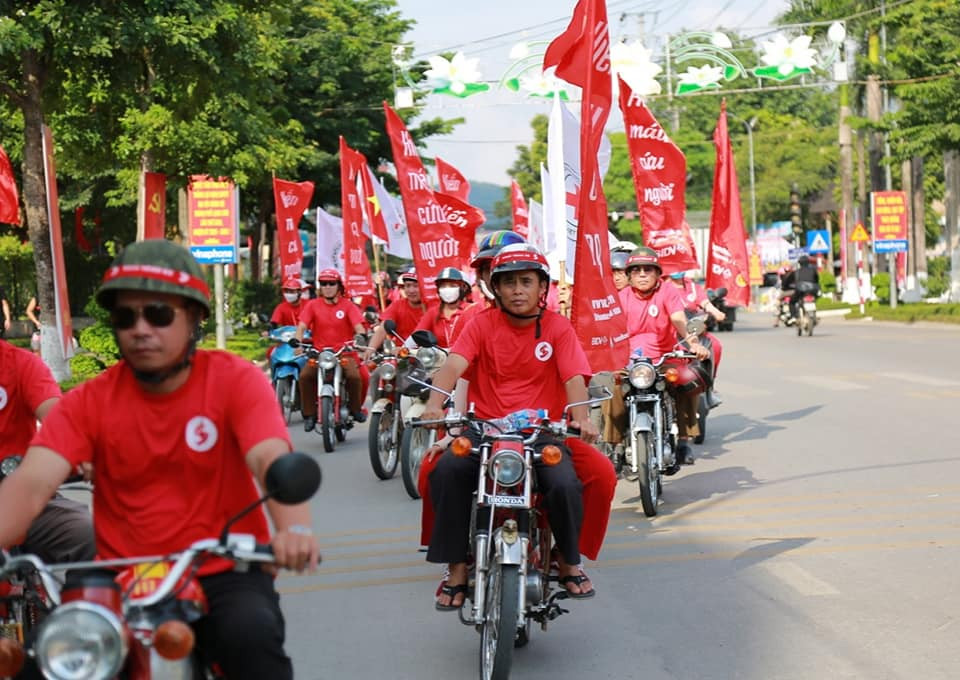 Diễu hành cổ động, tuyên truyền người dân tham gia hiến máu tại tỉnh Lạng Sơn. (Ảnh: PV/Vietnam+)