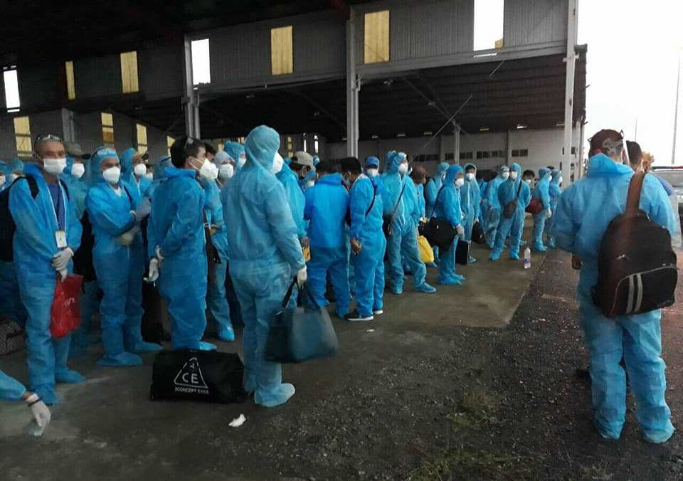 Với sự nỗ lực của nhiều đơn vị, đoàn công dân từ Guinea Xích đạo đã được lên đường về nước. (Ảnh: PV/Vietnam+)