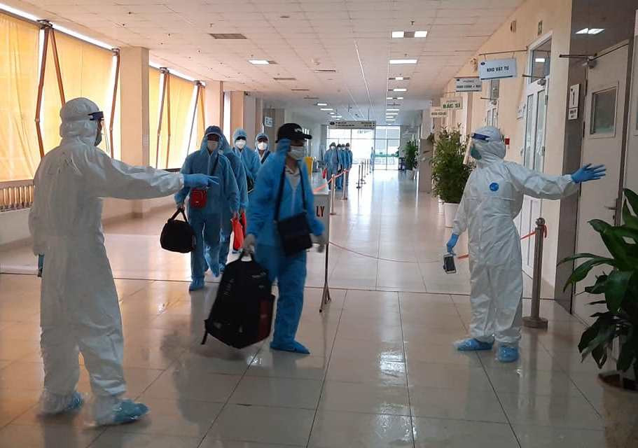 Bệnh viện Bệnh Nhiệt đới Trung ương tiếp nhận các công dân về cách ly. (Ảnh: PV/Vietnam+)