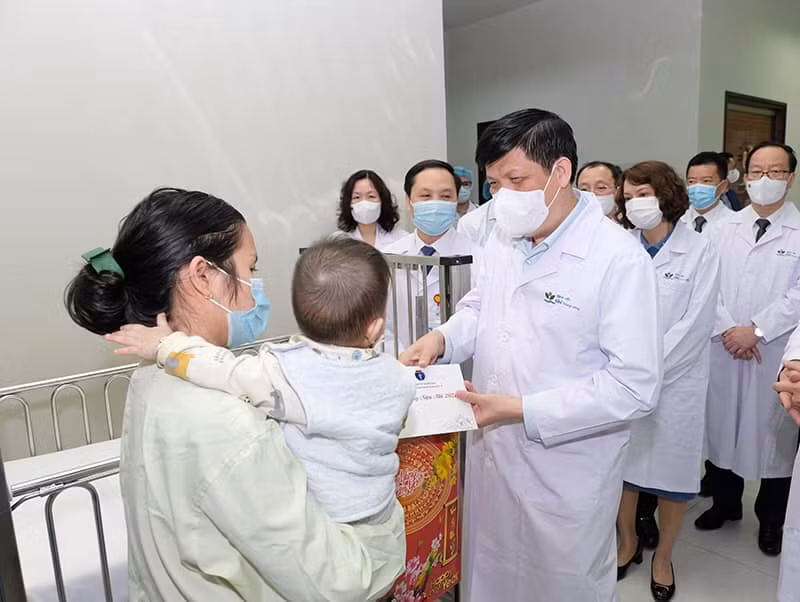 Rất nhiều bệnh nhi do phải điều trị nên đón Tết tại bệnh viện. (Ảnh: PV/Vietnam+)