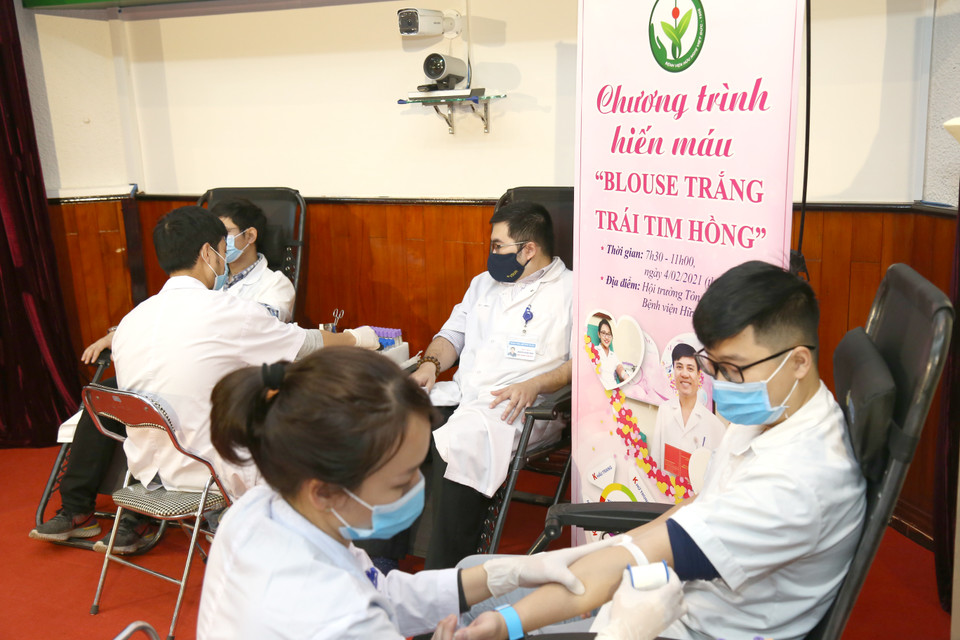 Người dân có thể tham gia hiến máu tình nguyện tại Điểm hiến máu cố định của Bệnh viện Hữu nghị Việt Đức. (Ảnh: PV/Vietnam+)