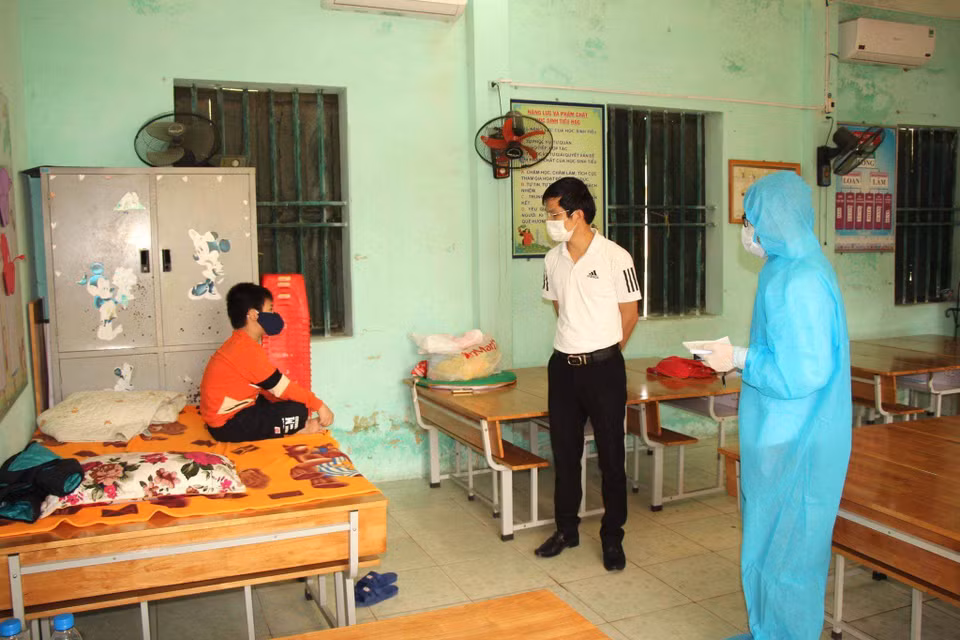 Điểm đặc biệt của khu cách ly tại Trường Tiểu học Lai Cách là các phụ huynh đều có thể cách ly cùng con nếu có nhu cầu. (Ảnh: PV/Vietnam+)