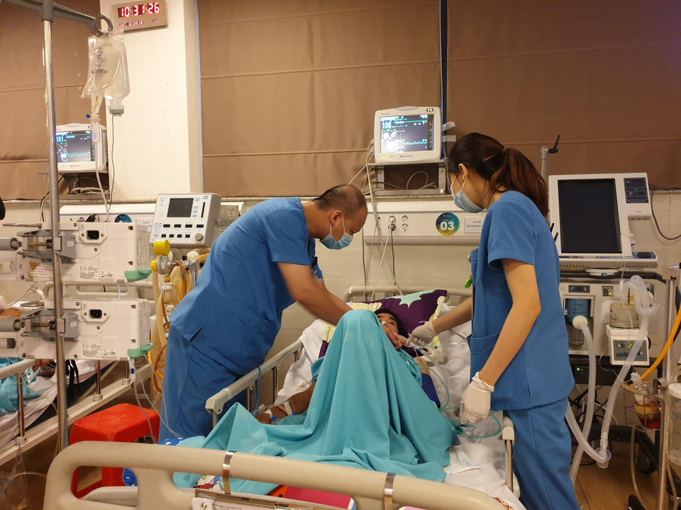 Tại Khoa Cấp cứu - Bệnh viện Lão khoa Trung ương, lượng bệnh nhân cấp cứu trong những ngày nắng nóng tăng 2 lần. (Ảnh: PV/Vietnam+)