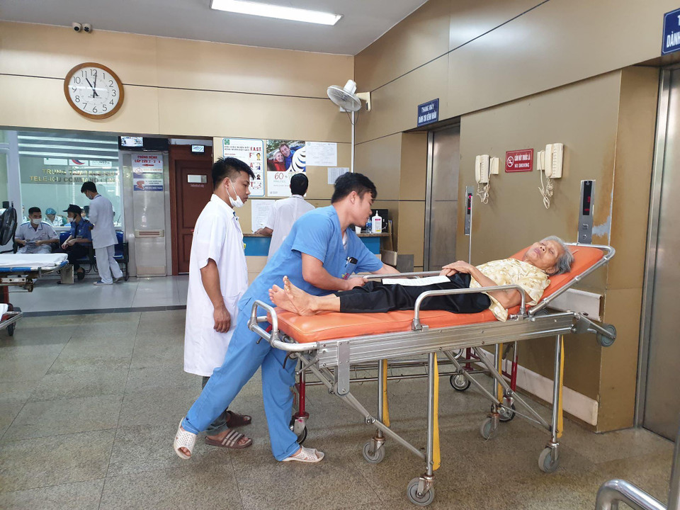 Bệnh nhân cấp cứu chủ yếu là người cao tuổi. (Ảnh: PV/Vietnam+)