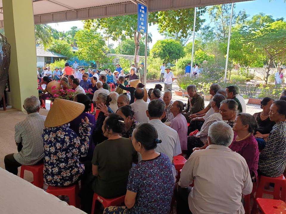 Người dân chờ khám bệnh. (Ảnh: T.G/Vietnam+)