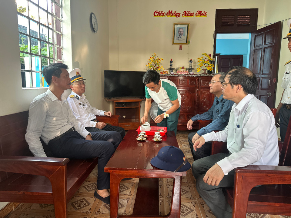 Những hộ dân sống trên đảo như một cột mốc sống khẳng định chủ quyền biển đảo Tổ quốc. (Ảnh: Thùy Giang/Vietnam+)